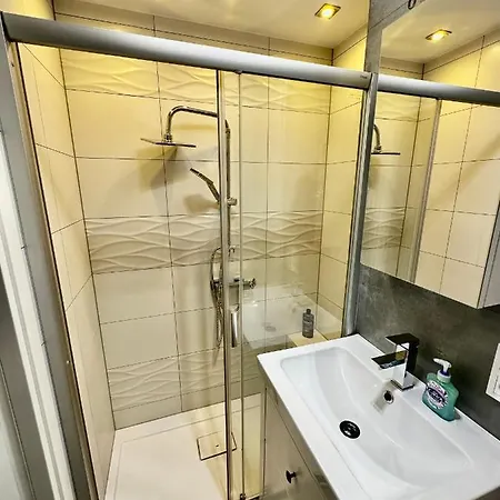 5 Air Condition Wifi 75'tv Netflix Hbo Appletv