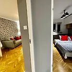 5 Air Condition Wifi 75'tv Netflix Hbo Appletv * Warschau