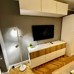 5 Air Condition Wifi 75'tv Netflix Hbo Appletv Warschau