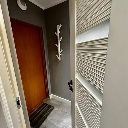 5 Air Condition Wifi 75'tv Netflix Hbo Appletv