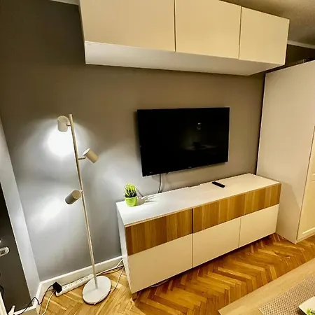 5 Air Condition Wifi 75'tv Netflix Hbo Appletv Varšava